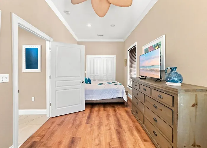 Eagles Nest Krusty Crab Sleeps 20 Bay View Dogs Ok Gulf Shores