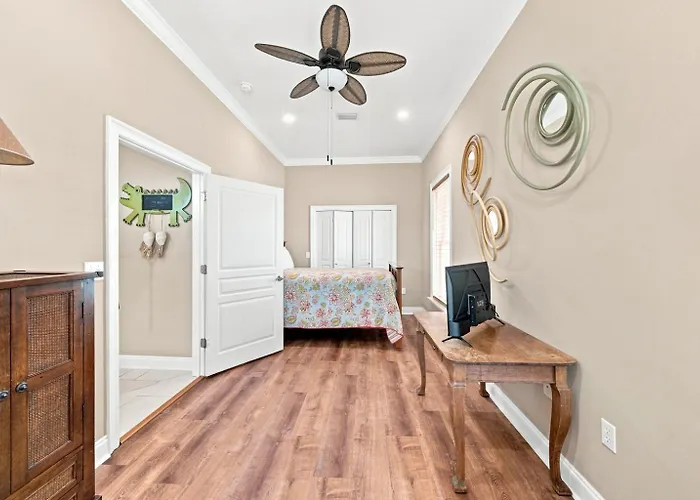 Eagles Nest Krusty Crab Sleeps 20 Bay View Dogs Ok * Gulf Shores